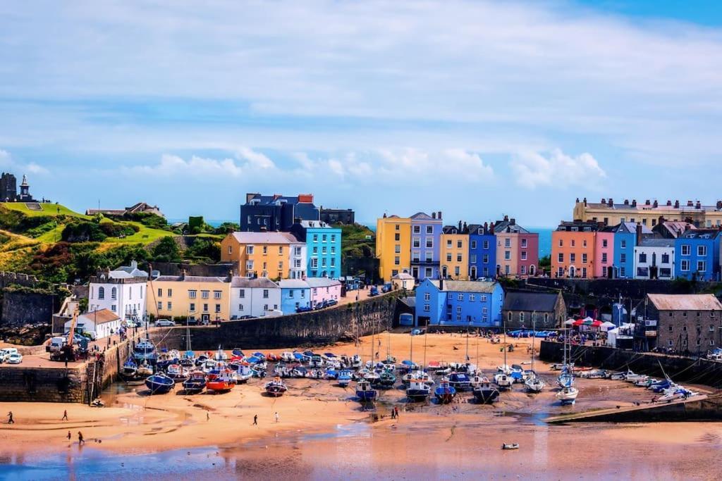 The Potting Shed Near Tenby, 100" Projector, Four Poster Bed, On-Site Hot Tub Access Via Spa Pack, Breakfast Buitenkant foto