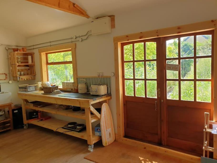 The Potting Shed Near Tenby, 100" Projector, Four Poster Bed, On-Site Hot Tub Access Via Spa Pack, Breakfast Buitenkant foto